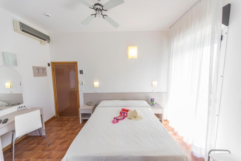 Hotel Adler Gabicce Mare Rom bilde