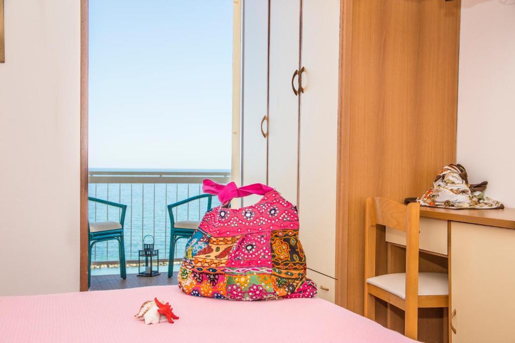 Hotel Adler Gabicce Mare Rom bilde